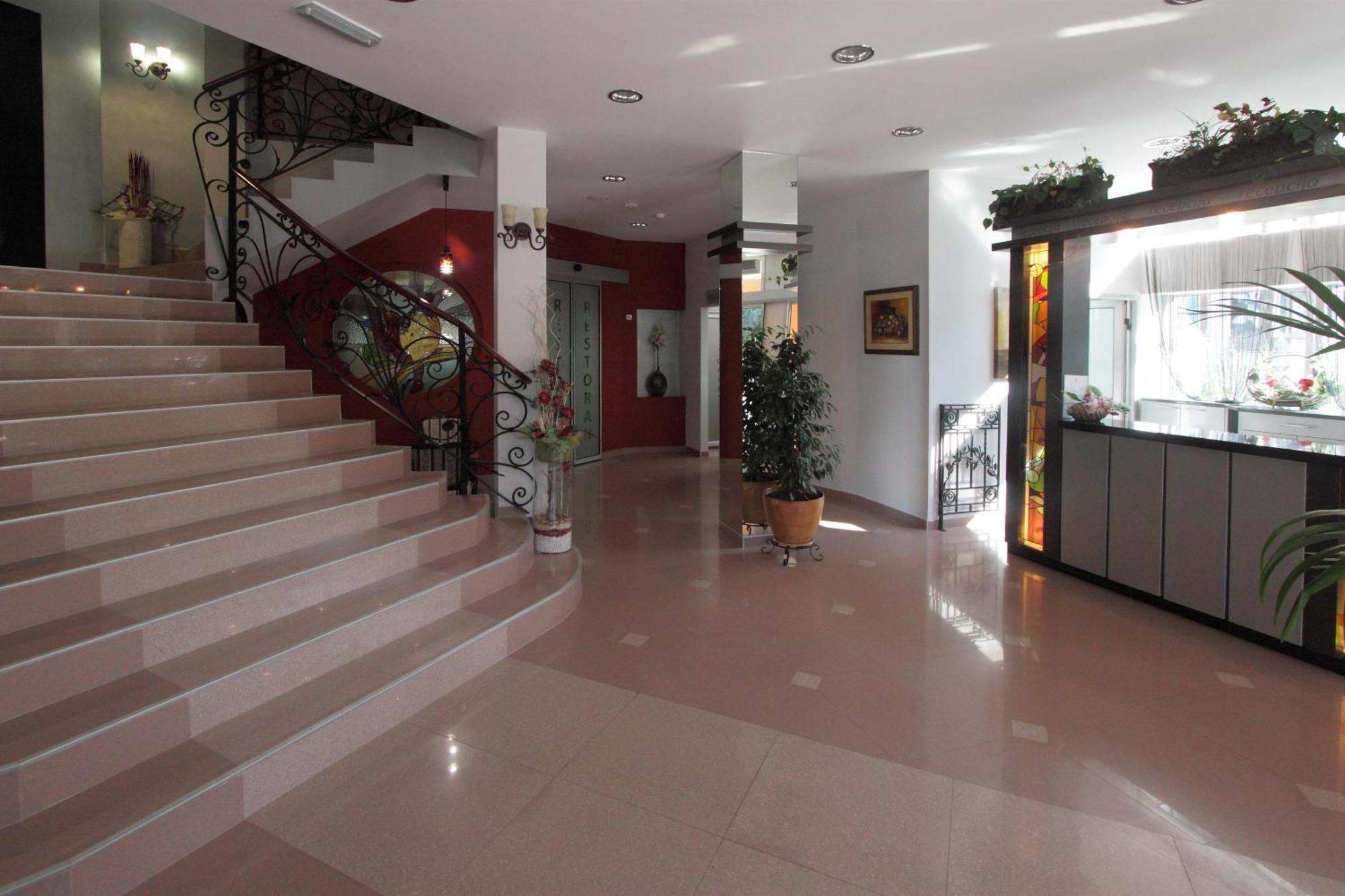 Hotel Botika Кралево Интерьер фото